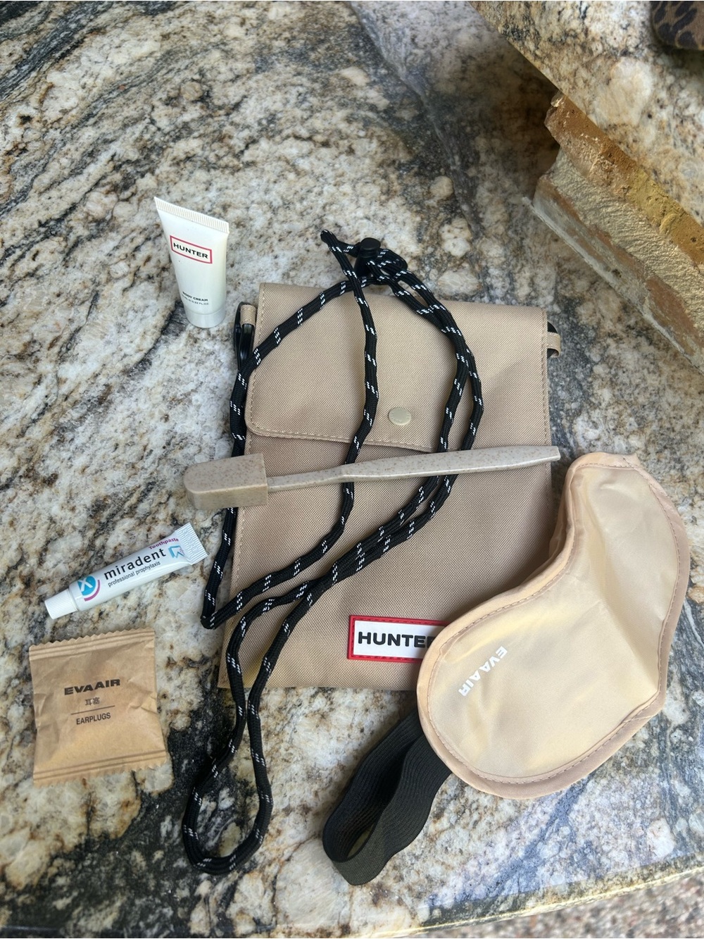 Hunter Tan Travel Kit with EVA Air Accessories